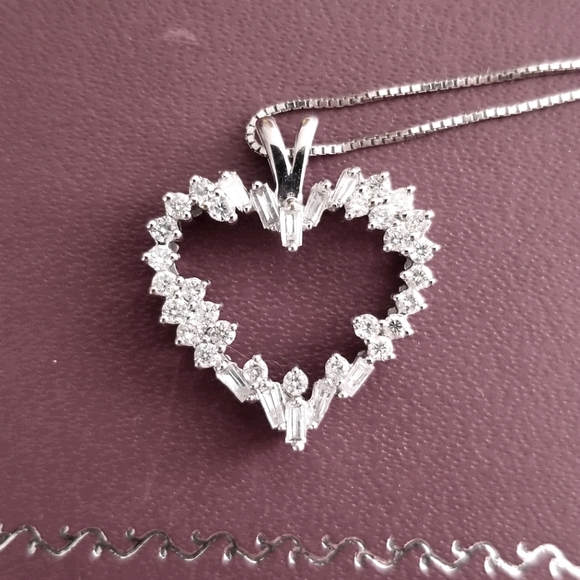 White gold diamond heart necklace - Picture 3 of 4